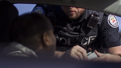 警察应不应该佩戴摄像头执勤 加拿大各省意见不一 rci 中文