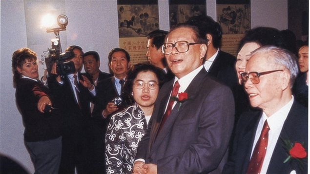 1997年中国国家主席江泽民出席温哥华美术馆“中国二十世纪名家国画展”开幕式