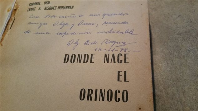 Oly C de Risquez, dedicó el libro Donde nace el Orinoco, escrito por su esposo Franz Risquez a Olga y Oscar, los padres de Alejandro.