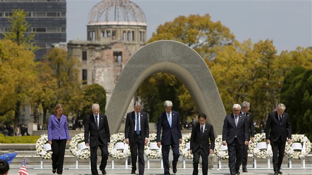 Los ministros de Relaciones Exteriores del G7 frente al monumento de la Paz de Hiroshima.