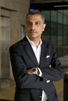 الكندي اليمني كمال السلايلي أستاذ الصحافة في جامعة رايرسون في اونتاريو