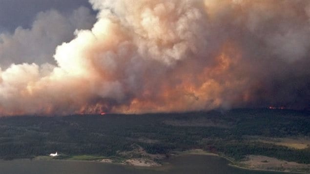 Un feu de forêt en Colombie-Britannique