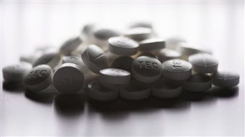 More and more opiods and their knock-offs are becoming more and more available. We see a large pile of perhaps a couple of dozen pills sitting on a table.