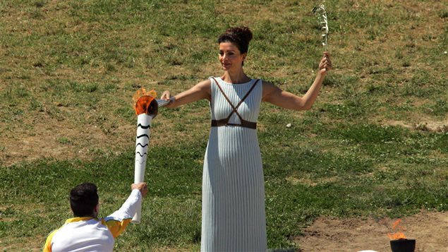 Este jueves 21 de abril se realizó la ceremonia de encendido de la llama olímpica en Olimpia, Grecia.