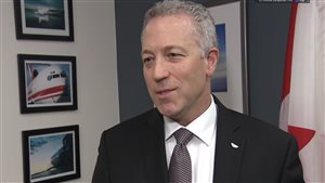加拿大资深机长Dan Adamus认为现有制度可行