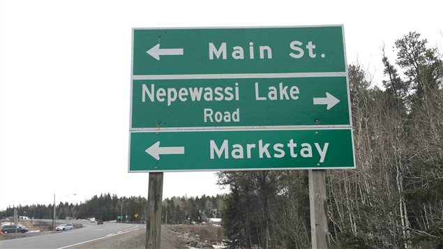 L’intersection de la rue Main et du chemin Nepewassi Lake à Markstay.