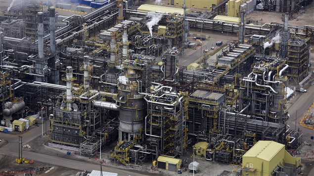  The processing facility at the Suncor tar sands operations near Fort McMurray, Alberta, September 17, 2014.