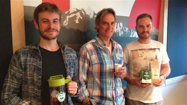 2 jeunes entrepreneurs francophones, Arnaud Petitvalet et Maxime Rivest, qui ont créé, à Vancouver, l’entreprise Wize Monkey.