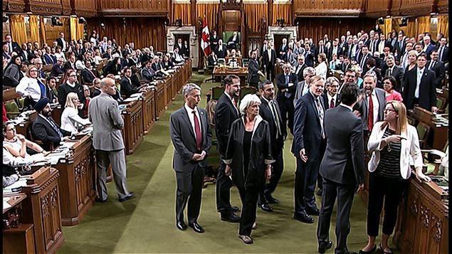 Le chef du NPD Thomas Mulcair en colère devant Justin Trudeau