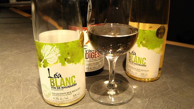 Le vin de rhubarbe Léa Blanc Le vin de rhubarbe Léa Blanc