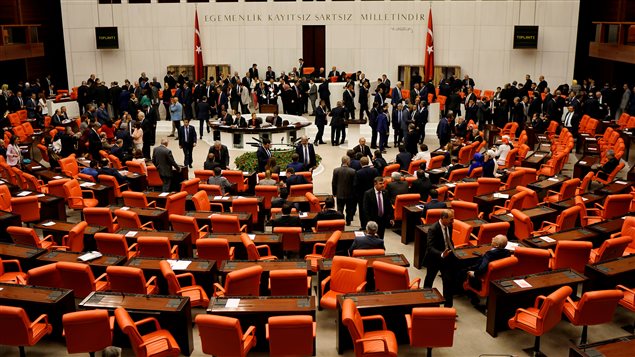 Les parlementaires turcs votent sur une réforme constitutionnelle controversée.