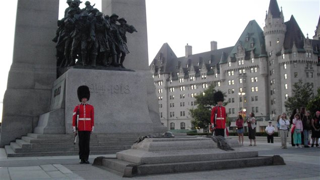 Ceremonial Guard sentries standing guard over the Tomb of the Unknown Soldier with the National War Memorial behind them.
