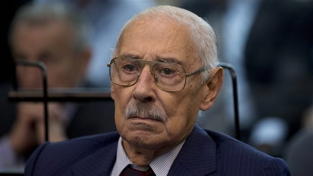 El ex dictador Jorge Rafael el primer día de su juicio por su implicación en el Plan Cóndor, en Buenos Aires el martes 5 de marzo de 2013.