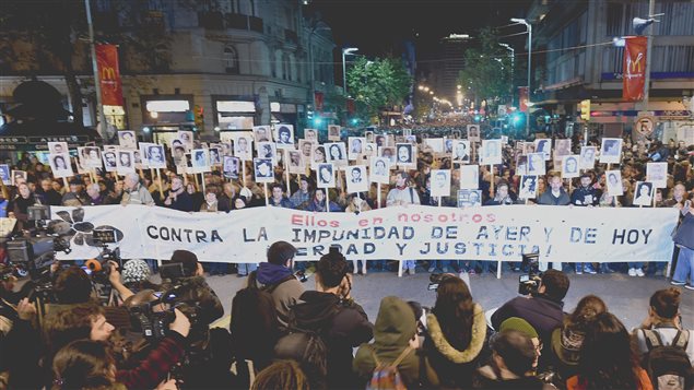 Manifestación en Montevideo, Uruguay, el 20 de mayo 2016 a la memoria de las víctimas del Plan Condor.