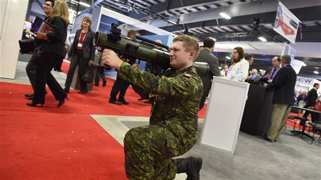  Bombardier Kody Young checks out a Carl Gustav recoilless weapon at the Canadian Association of Defence and Security Industries’ CANSEC trade show in Ottawa on Wednesday, May 27, 2015. 