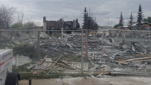 Plusieurs quartiers endommagés à Fort McMurray sont clôturés.