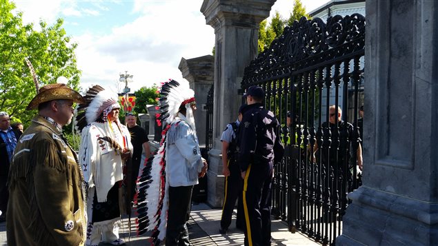 Les manifestants se sont rendus à Rideau Hall. Les manifestants se sont rendus à Rideau Hall.