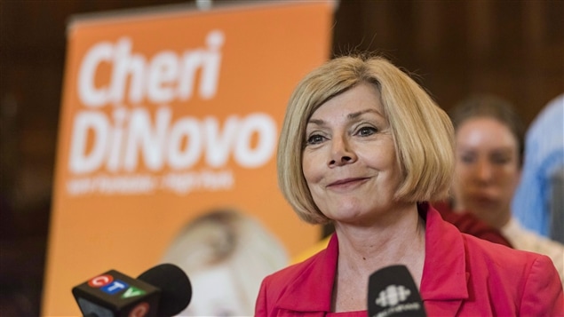 Cheri DiNovo, diputada neodemócrata provincial se presenta como candidata a la jefatura del partido federal. 