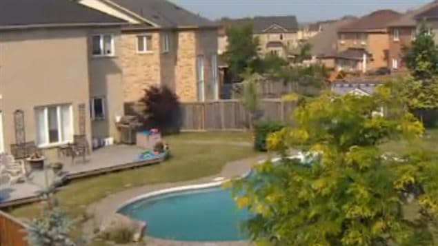 The Canadian Red Cross says all backyard pools should be gated with material that cannot be climbed and they should have automatic self-closing and self-latching mechanism.