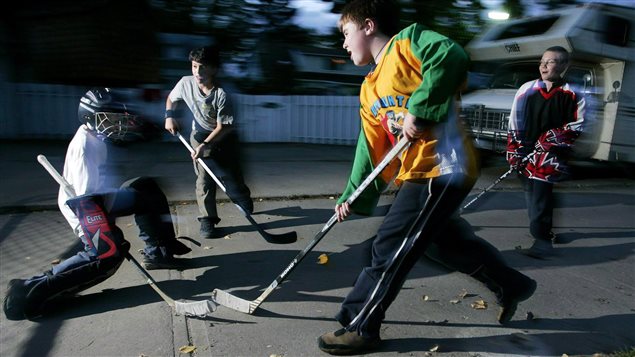  Kids play road hockey in Edmonton on Wednesday, September 22, 2004. 