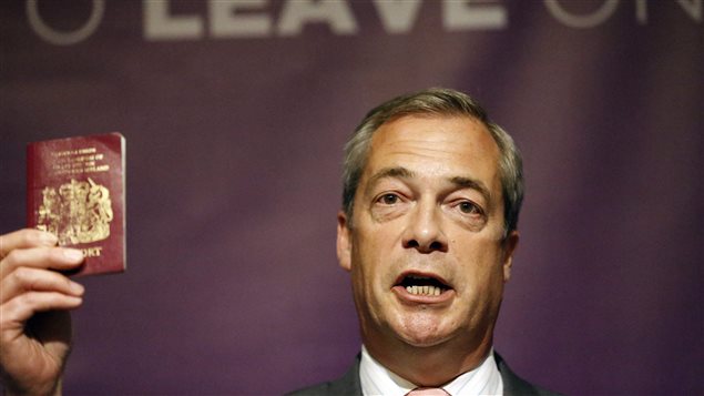 Le chef du UK Independance Party (UKIP), Nigel        F      arage, milite activement pour que la Grande-Bretagne coupe les liens avec l’Union européenne.