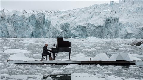 L’ONG Greenpeace a organisé en juin dernier un concert de piano historique sur l’archipel norvégien de Svalbard. Objectif : sensibiliser à la protection de l’Arctique, durement touchée par le réchauffement climatique.