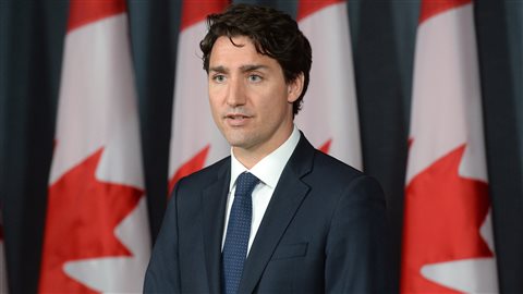 Justin Trudeau, premier ministre du Canada en conférence de presse mercredi : « Je suis très fier de tout ce qu'elle a fait dans tout le pays. Elle continuera à offrir sa participation et non pas seulement être là pour le gouvernement, mais pour tous les Canadiens et nous voulons vous assurer qu'elle continuera à faire le travail qu'elle fait » a dit le premier ministre.