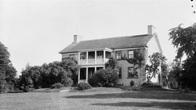 DeCew house shown in 1925