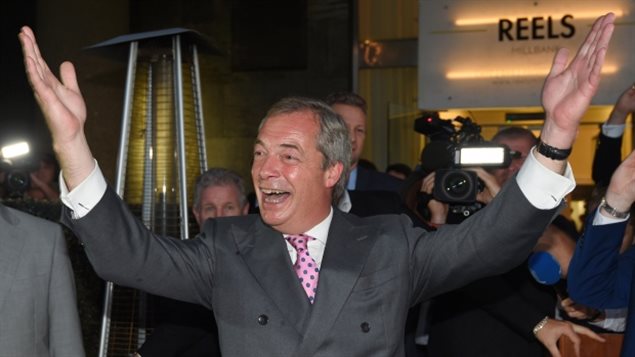 英国独立党领袖Nigel Farage欢庆脱欧公投胜利