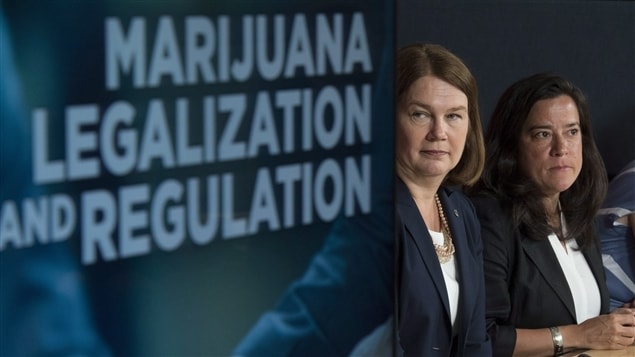 Las ministras Jane Philpott y Jody Wilson-Raybould anuncian la creación del nuevo grupo de trabajo sobre la legalización de la marihuana. 