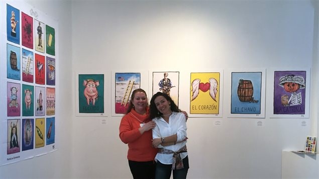 Patricia Espinosa (en blanco) y Martha Bátiz (en naranja) son las creadoras del proyecto Lotería, la suerte habla