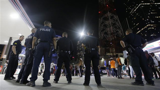 这些维持秩序的达拉斯警察没想到死亡已经临近