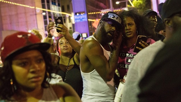 La comunidad negra de Dallas manifestaba para protestar contra la brutalidad policial.
