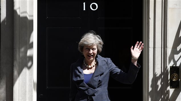 Theresa May a la salida del 10, Downing Street después de un encuentro con el gabinete de ministros de David Cameron el 12 de julio 2016.