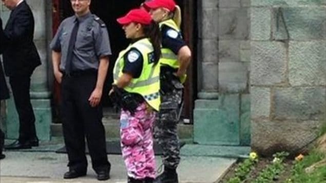 Nathalie Dagenais警官当时穿的就是这样的服装