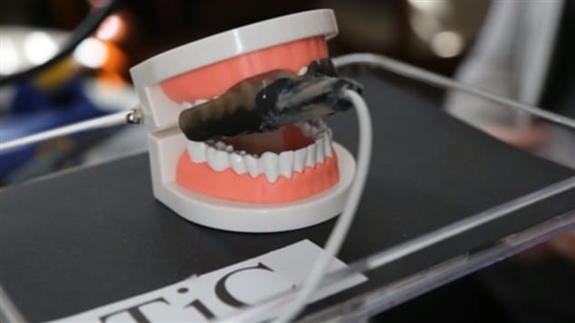 La jeune fille aimerait rendre son invention le TiC sans fil.