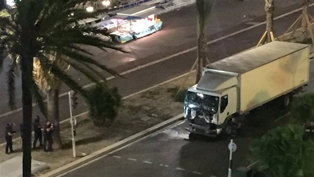 Le journal « Nice-Matin » a diffusé une image qui montrerait le camion qui a foncé sur la foule à Nice, jeudi soir.