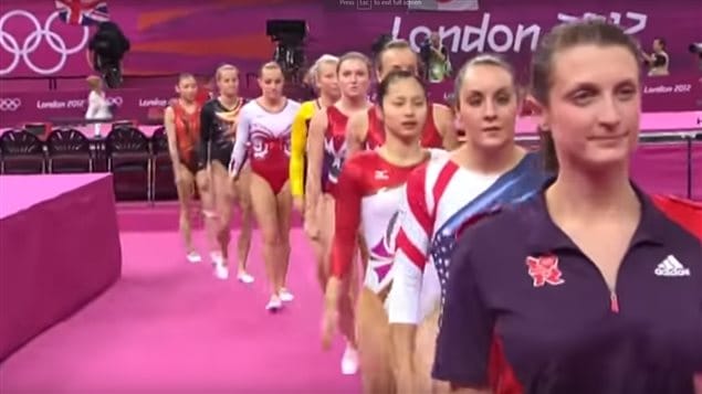 俄国和中国蹦床女选手个个瘦小苗条