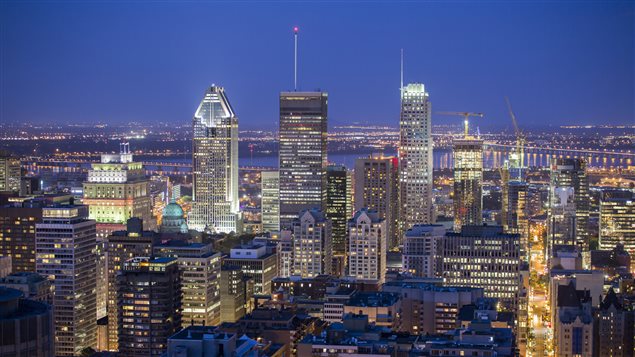 Vue nocturne de la ville de Montréal
