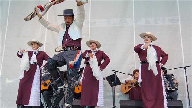 Folklore en Expo Latino
