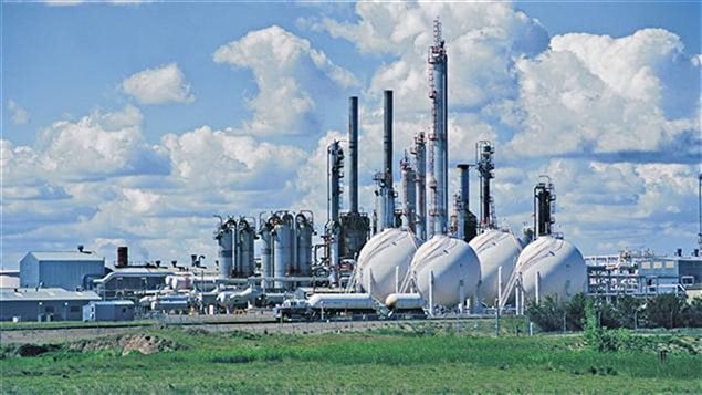 Une grande usine 