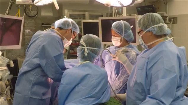 Chirurgie minimalement invasive à l’Institut universitaire de cardiologie et de pneumologie de Québec.