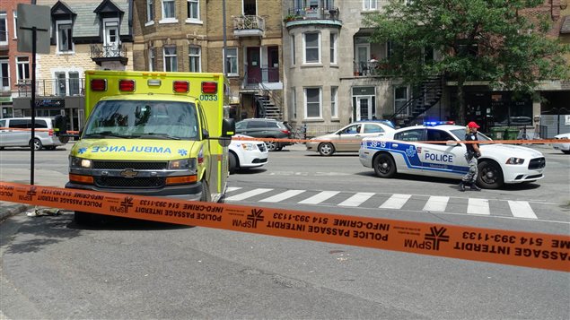 Scène d’accident à Montréal après qu’un piéton ait été frappé par une voiture (28 juillet 2016).
