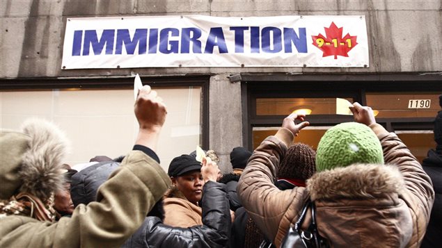 Au lendemain du séisme de 2010, les Haïtiens de Montréal se sont rués sur les bureaux d’immigration dans l’espoir de faire venir leurs proches au Canada.