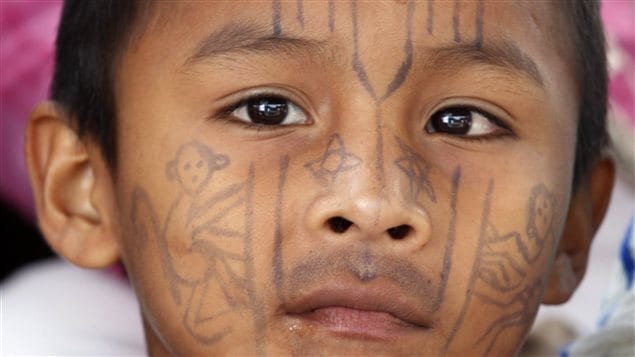 Los niños indígenas en Colombia se encuentran en situación precaria respecto al resto de la sociedad.