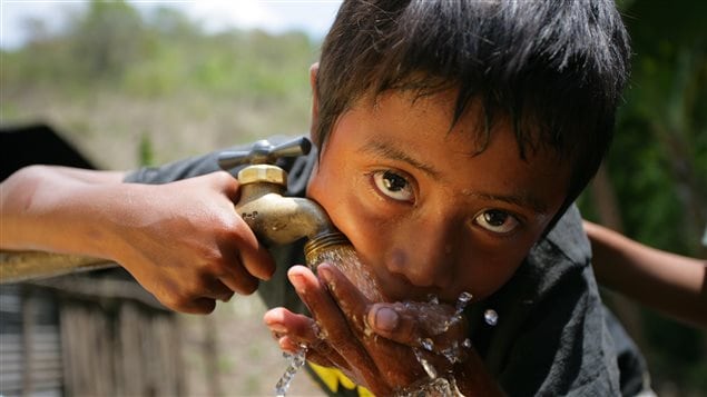 Casi dos tercios de los niños del país son pobres.
