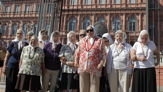 Parte de las integrantes de Madres de Plaza de Mayo, lideradas por Bonafini.