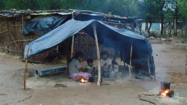 Condiciiones de vida de los indígenas wichis en el norte de Argentina.
