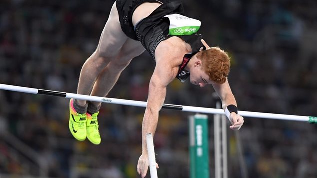 Shawnacy Barber s’est payé une petite frousse dans les qualifications du saut à la perche des Jeux olympiques de Rio.