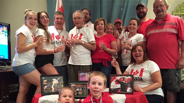 عائلة الكندي ديريك دروان تحتفل بفوزه بالذهبيّة للوثب العالي في دورة ريو 2016